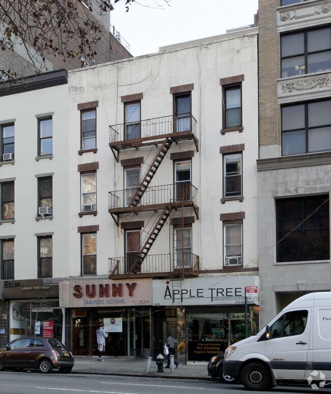 Building Photo - 1425 3rd Ave