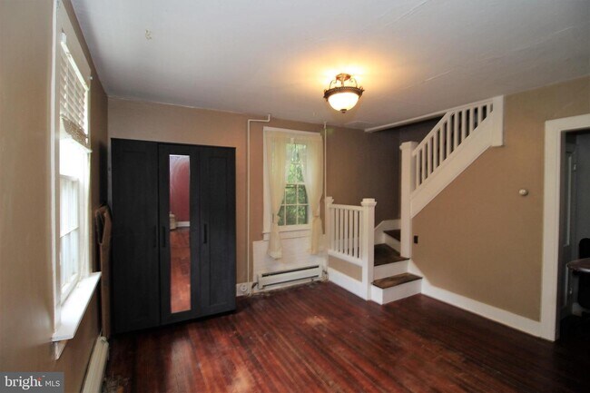 Building Photo - 52 Sherwood Rd