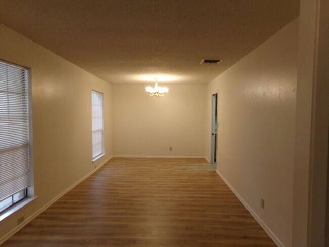 Building Photo - North Central  4/2/2