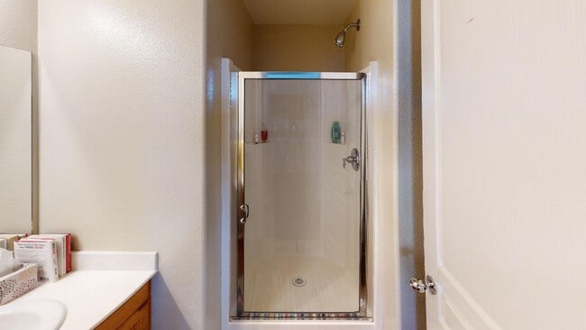 Building Photo - Desirable 3 Bedroom 3 Bathroom home in quiet neighborhood!