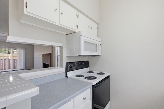 Foto del edificio - 2405 W Slaughter Ln