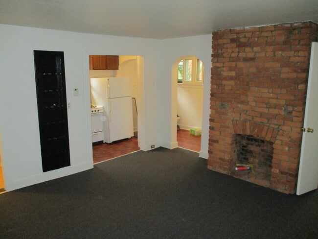 Living Room - 228 Green St