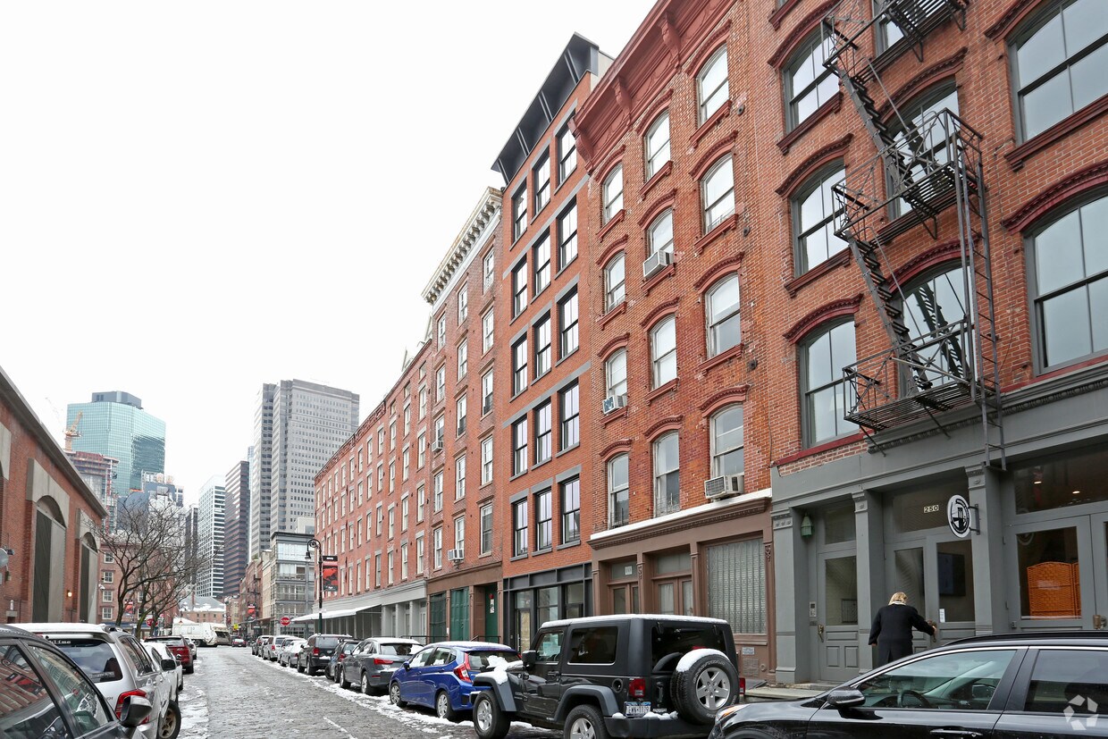 Primary Photo - 246 Front St