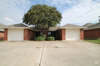 Building Photo - 917 Rosewood Dr