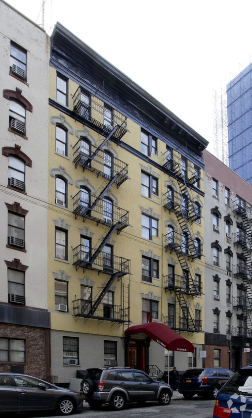 Building Photo - 332 E 95TH ST