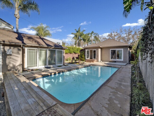 Foto del edificio - 743 N Orange Dr