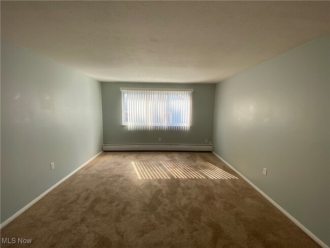 Building Photo - 1450 Riverside Dr