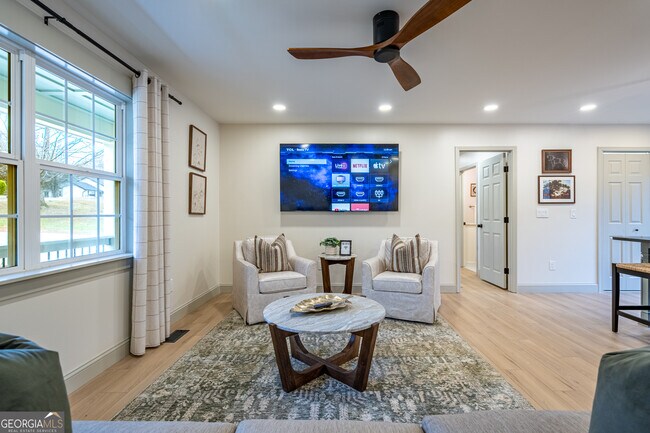 Building Photo - 26 Jennifer Ln