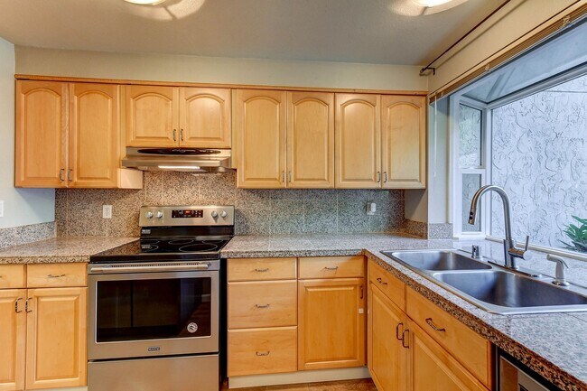 Foto del edificio - ”Water/Sewer/Trash and parking included in rent!