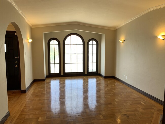 Building Photo - 2125 Vicente St