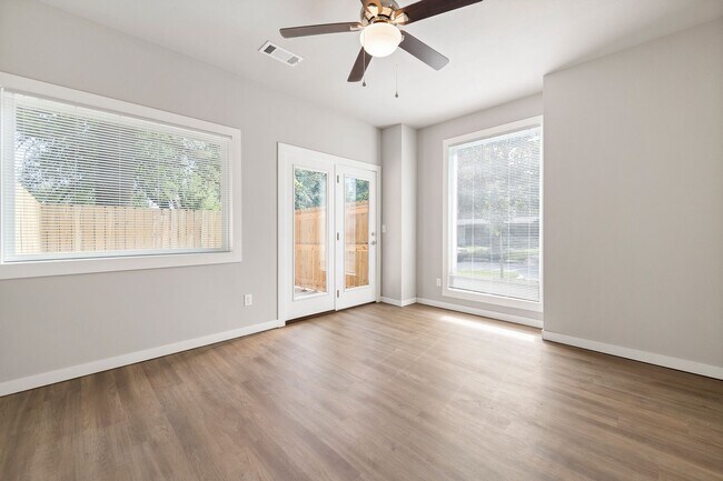 Building Photo - 1336 West Avenue - Unit 114