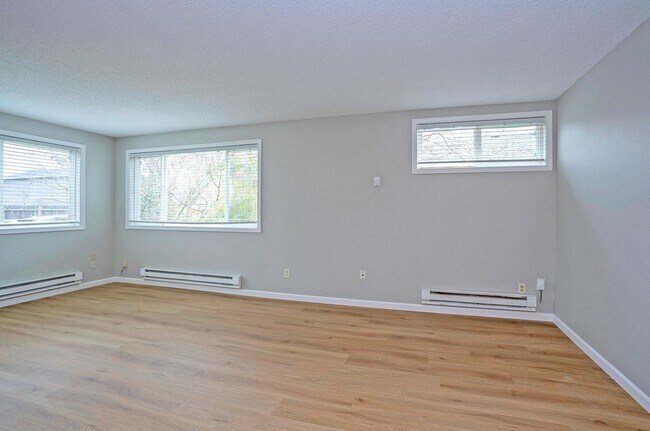 Foto del edificio - Remodeled 2BR w/ Garage, Fenced Yard & Stainless Steel Appliances