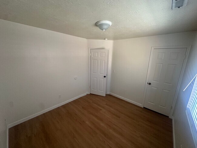 Building Photo - 580 S 1100 E