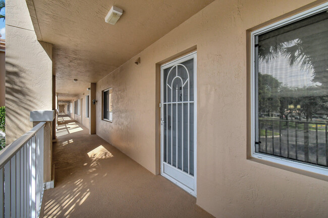 Building Photo - 5842 Crystal Shores Dr
