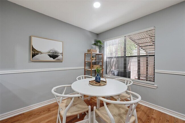 Foto del edificio - 512 Eberhart Ln