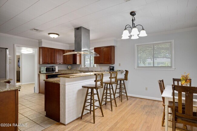 Building Photo - 116 Live Oak Dr