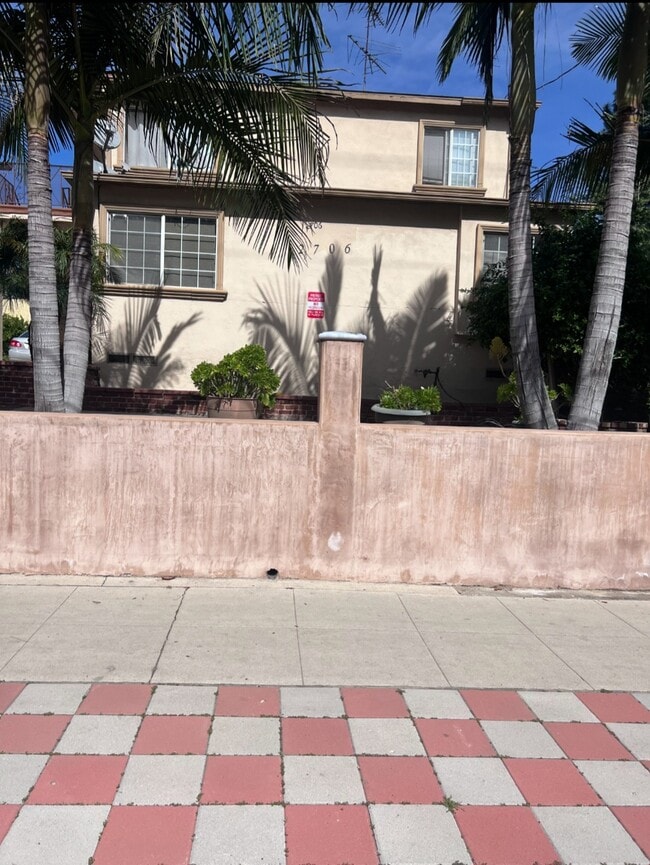 Building Photo - 2706 Glendale Blvd