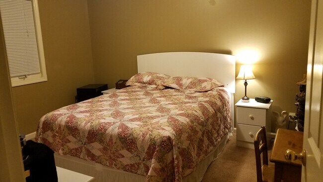 Foto del edificio - 123 Lakeshore Dr