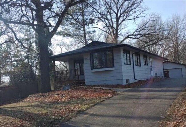 Building Photo - 3 Bed/2 Bath House- Shared access to Prior Lake! Available Now!