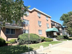 Building Photo - 95 Maple St