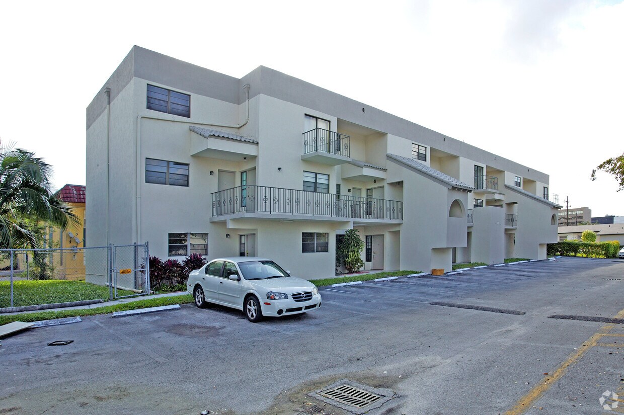 Primary Photo - 1111 NW 43rd Ave
