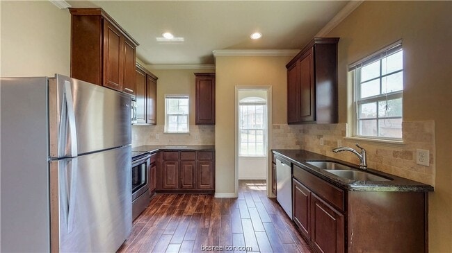 Building Photo - 111 Southland St