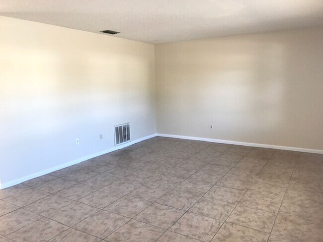 Foto del edificio - RENTAL APPLICATION ACCEPTED 1/5/24