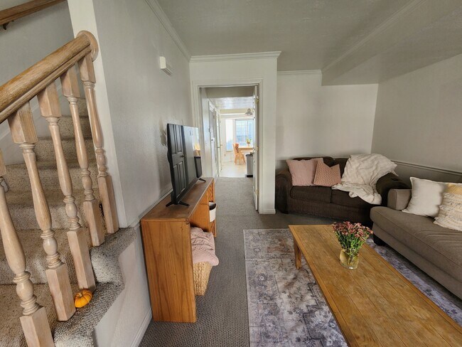 Building Photo - 565 N 300 E