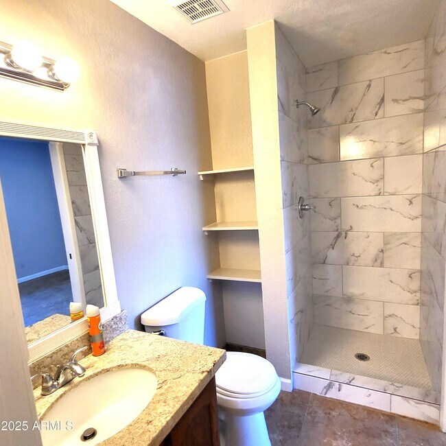 Foto del edificio - 11666 N 28th Dr