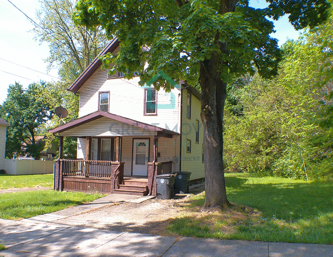 Building Photo - 510 Bell St