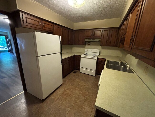 Foto del edificio - 1031 Crestwood Dr