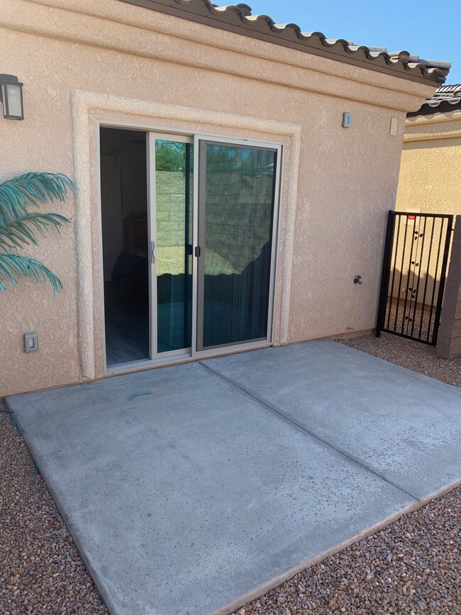 Private patio - 2950 N Kiowa Blvd