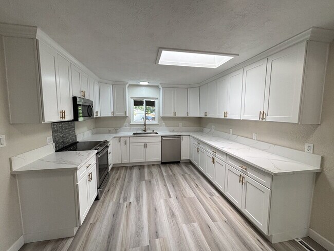 Foto del edificio - "Completely remodeled 4-Bed, 3-Bath Sanctu...