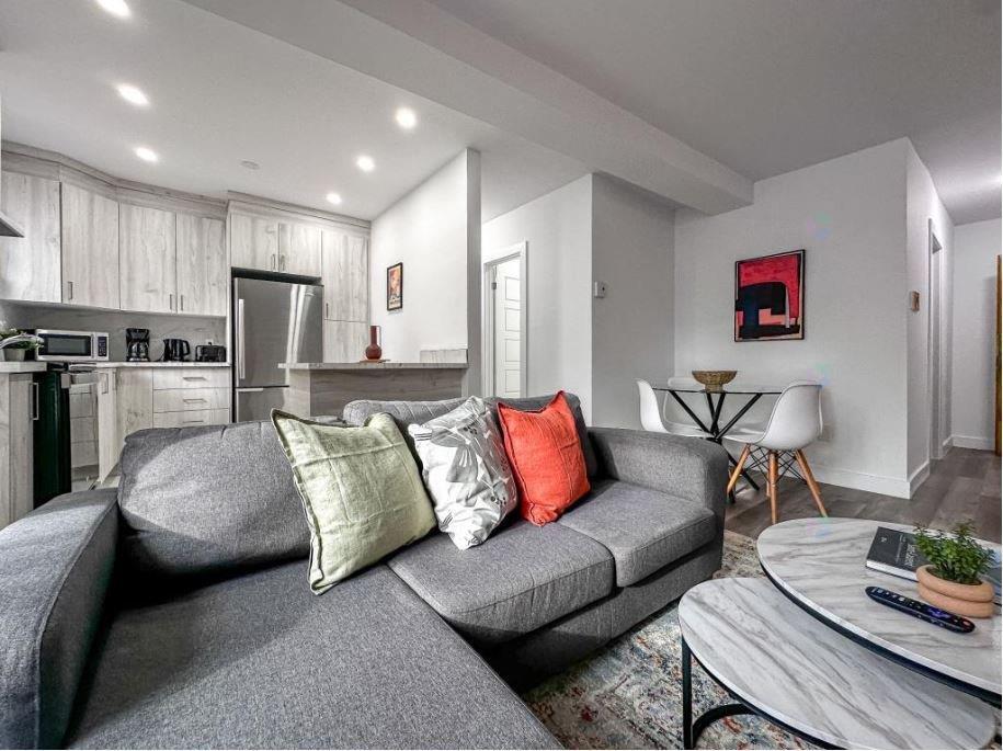 Primary Photo - 720-720 Av. Marin