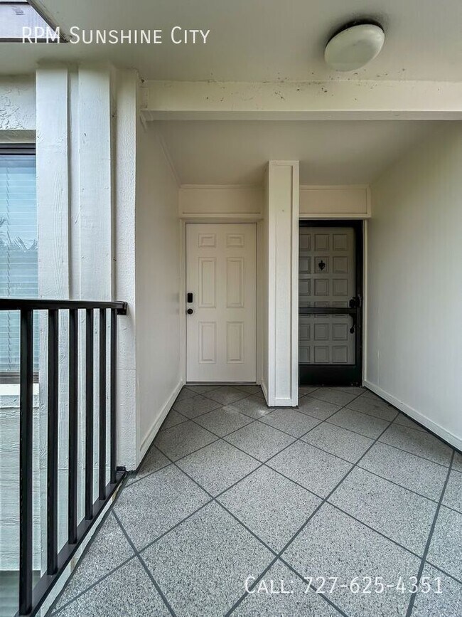 Building Photo - 6121 Palma Del Mar Blvd S