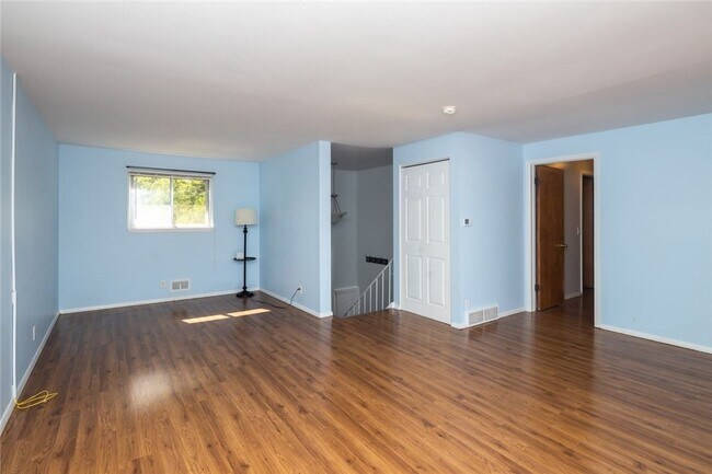 Building Photo - 69 Green Clover Dr