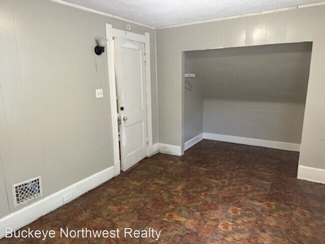 Building Photo - 3 br, 1 bath House - 926 St John Ave