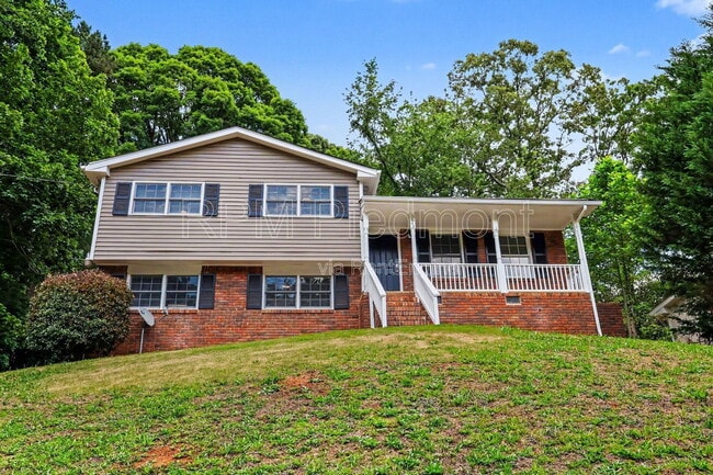 Photo - 2642 Hatfield Cir SE House