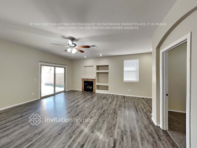 Foto del edificio - 12552 W Estero Ln