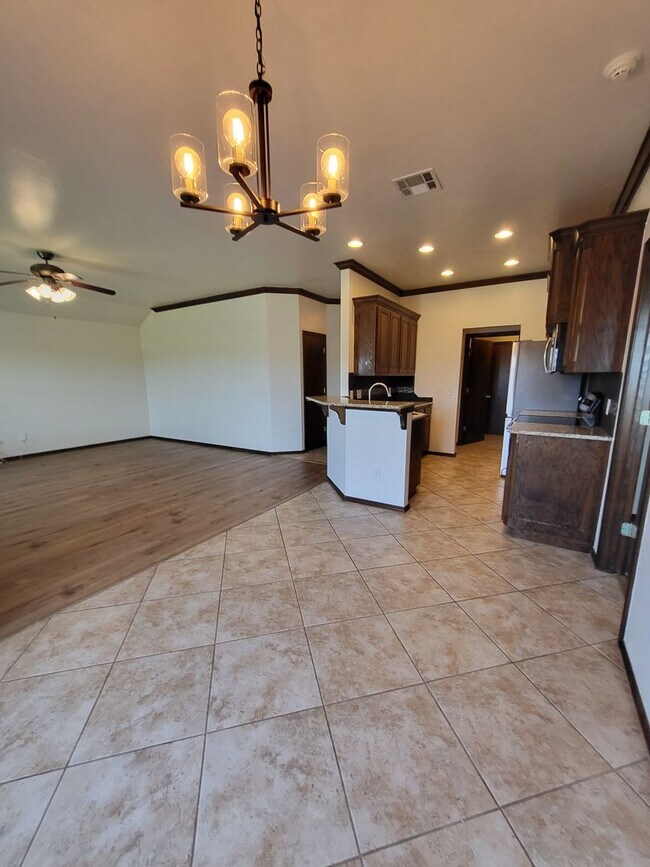 Building Photo - (3) Bed/(2) Bath in Moore Avail NOW!