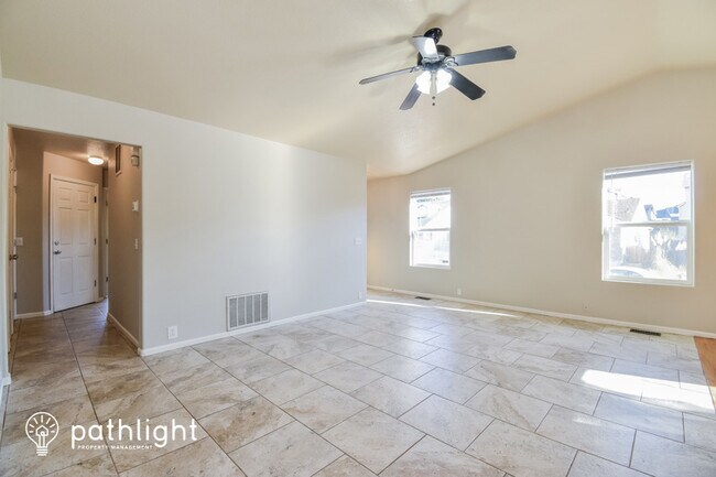 Building Photo - 8405 Sunbow Ct