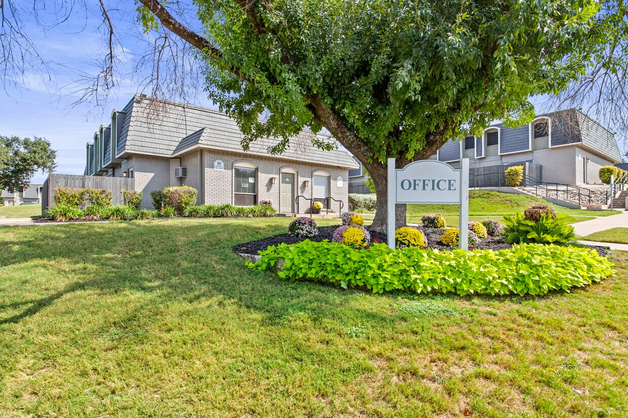 Travis Park Apartments Apartments in Austin, TX