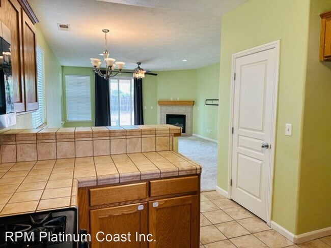 Building Photo - 3 br, 2 bath House - 5437 W Terrace Ave
