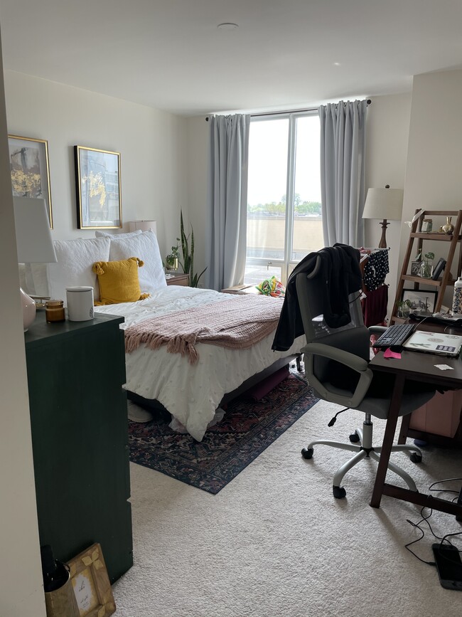 Foto del edificio - 1640 Maple Ave
