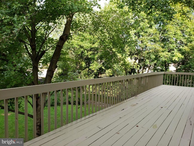 Foto del edificio - 38 Oakmont Pl