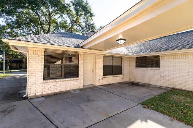 Building Photo - 2830 Pecan Ridge Dr