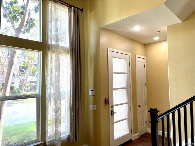 Building Photo - 2 br, 3 bath Condo - 6021 Dawn Crk Unit 2