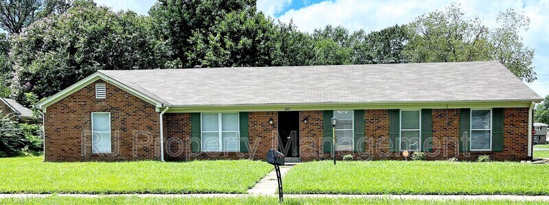 Primary Photo - 3349 Foxwood Dr