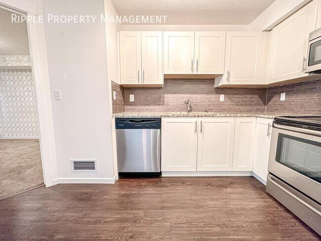 Building Photo - Modern 2 Beds, 2 Baths Apartment/Condo | 2...