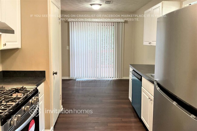 Building Photo - 2399 Stonebridge Ln